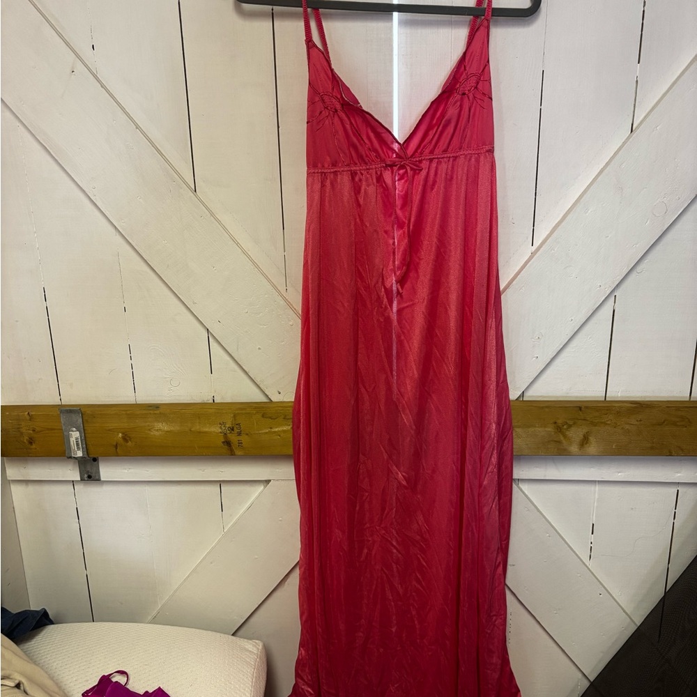 Red Sleeveless Dress